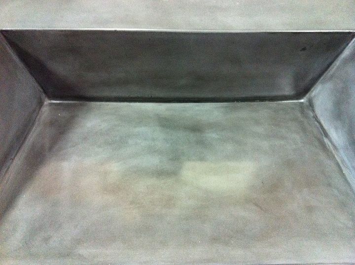 pia de concreto com ranhura de drenagem perto da ranhura