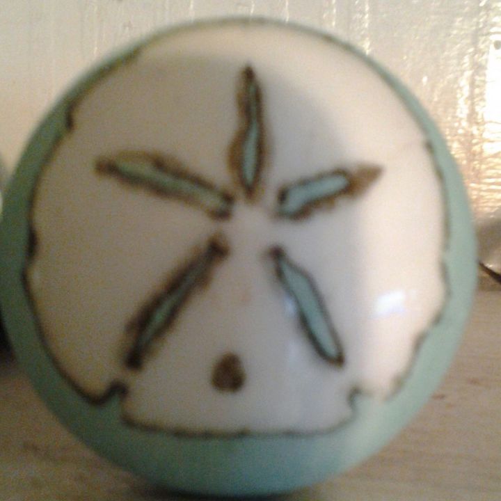 hand painted sand dollar door knobs for the house in waveland, crafts, doors, painting, repurposing upcycling