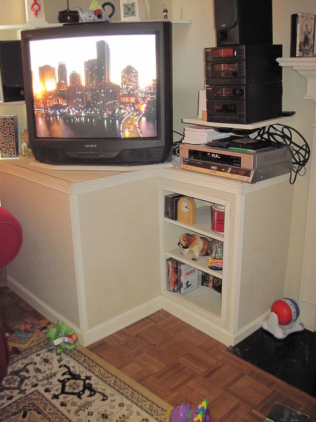 tv stand, The shelves add lots of storage