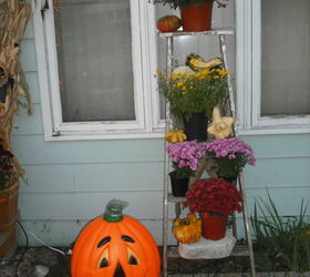my halloween decorating so far, curb appeal, flowers, halloween decorations, seasonal holiday decor