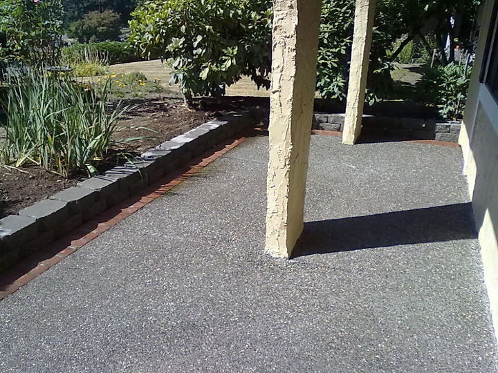 expose aggregated driveway, PATIO WITH GARDEN ROCKS