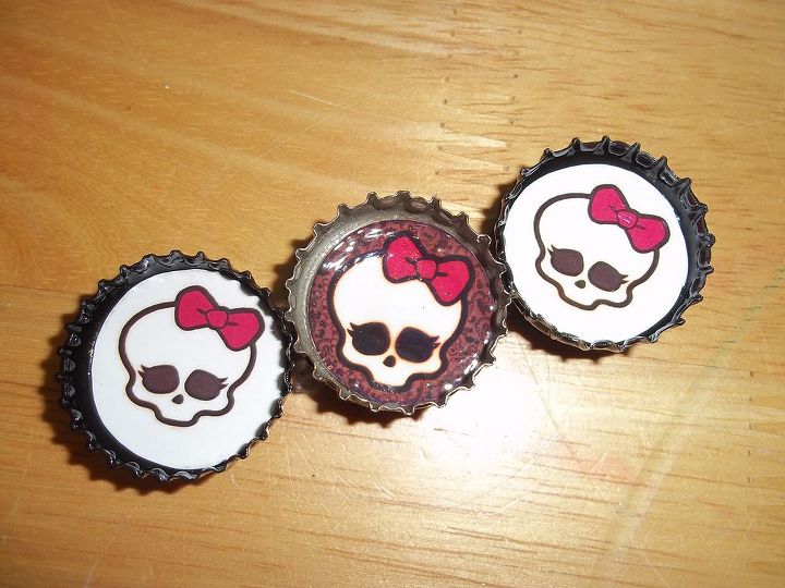 bottle cap projects, crafts, Girly Skull Magnets
