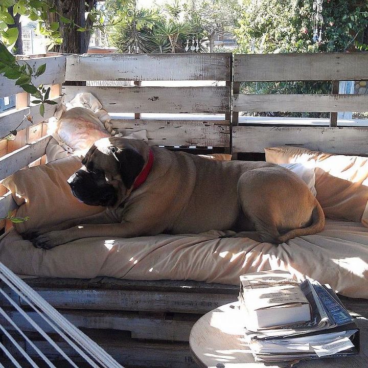 my ranch style rustic pallet daybed, diy, outdoor furniture, outdoor living, painted furniture, pallet, repurposing upcycling, rustic furniture, woodworking projects, There s even plenty of room for a 210 lb English Mastiff