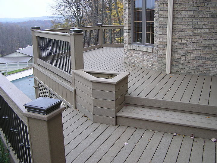 composite decks, decks, A custom sized planter box on a composite deck