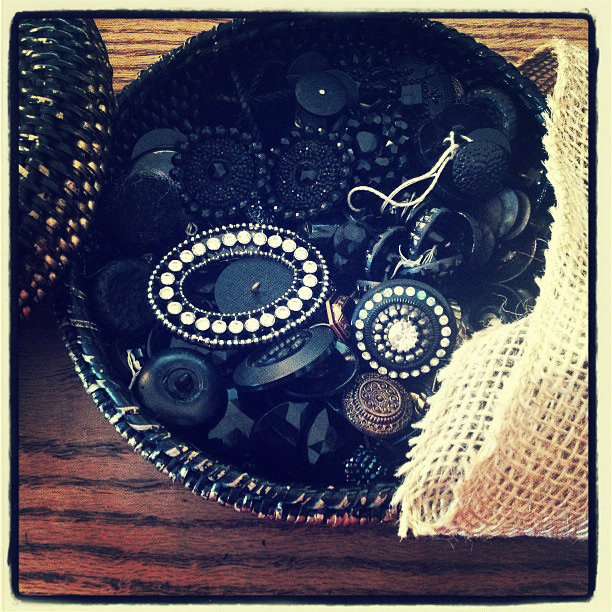 burlap and vintage buttons, chalkboard paint, crafts, repurposing upcycling, Vintage buttons