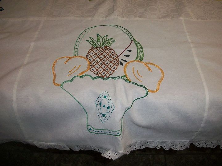 my beautiful tablecloth, home decor, A closer look of one the baskets