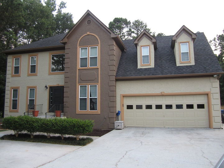 stucco color combo, curb appeal, garage doors, garages, painting, Painting the jut out part dark is bold and beautiful