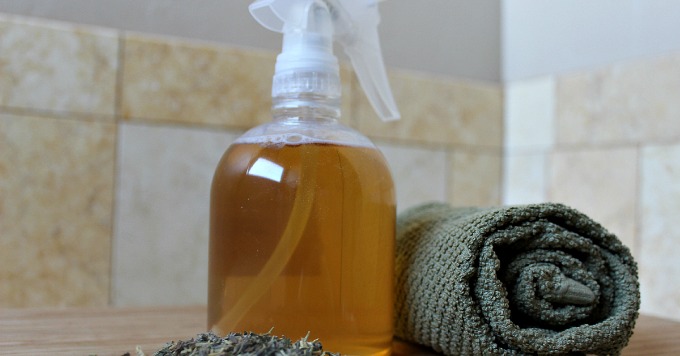 natural cleaning tote, cleaning tips, Vinegar of the Four Thieves ACV and herbs