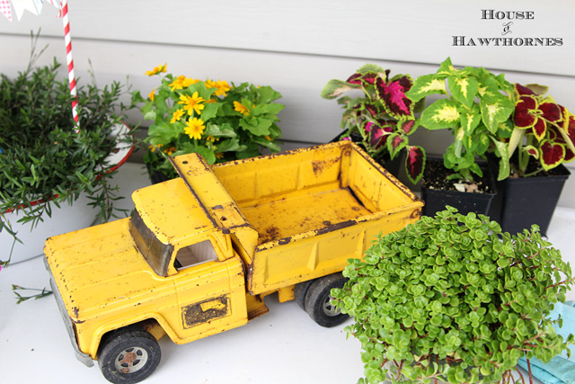 dump truck planter, diy, flowers, gardening, repurposing upcycling, I found the truck at a yard sale for 5