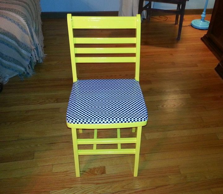 renascimento da cadeira, Aqui est com sua nova pintura e tampa do assento com fita adesiva