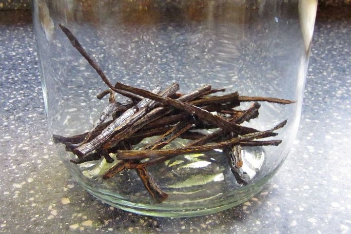 how to make vanilla extract, homesteading, Place the beans in the jar