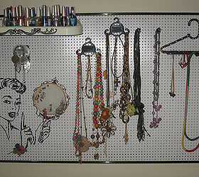 organizing jewelry using pegboard, organizing