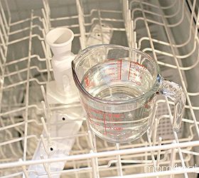 get a clean dishwasher with vinegar, appliances, cleaning tips, Add vinegar to a heavy container