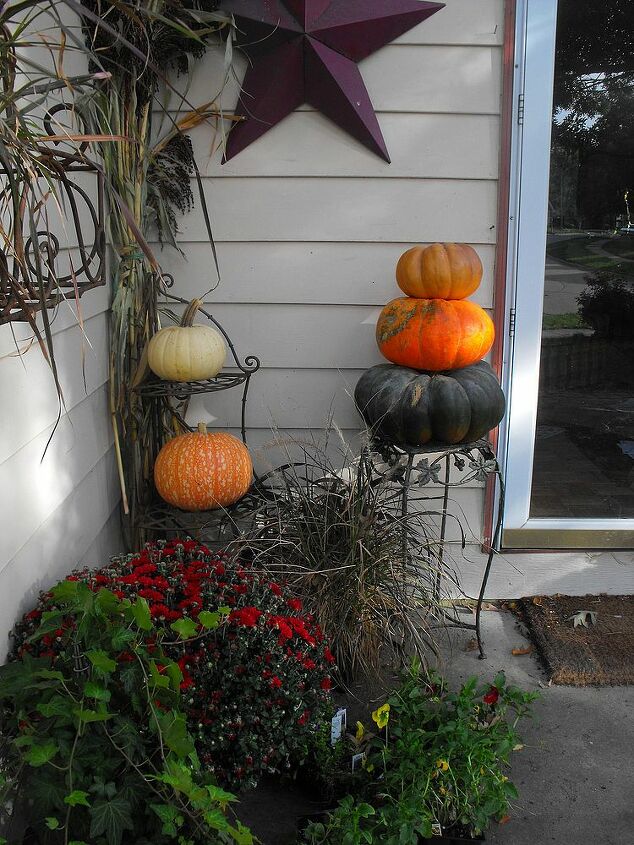 fall and halloween my favorite holidays, gardening, halloween decorations, seasonal holiday d cor, Corner of my front door porch for this year