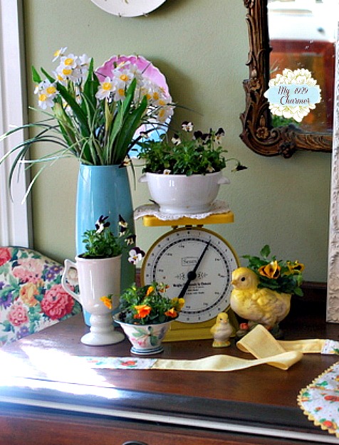 daffodil and pansy spring vignette, living room ideas, seasonal holiday decor
