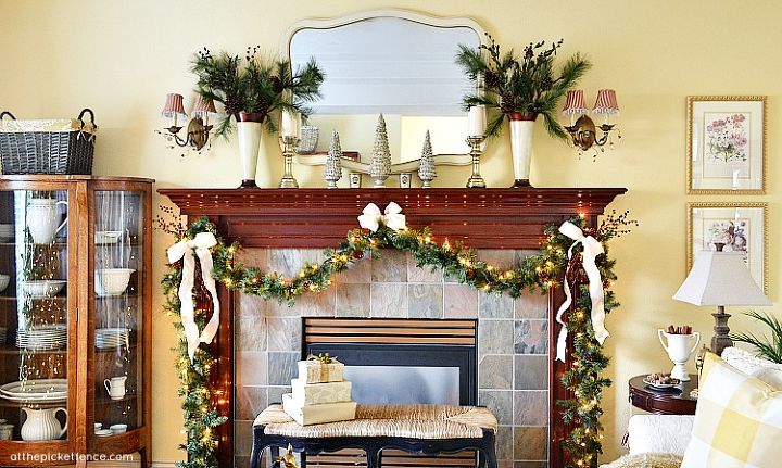 a traditional living room at christmas, christmas decorations, living room ideas, seasonal holiday decor