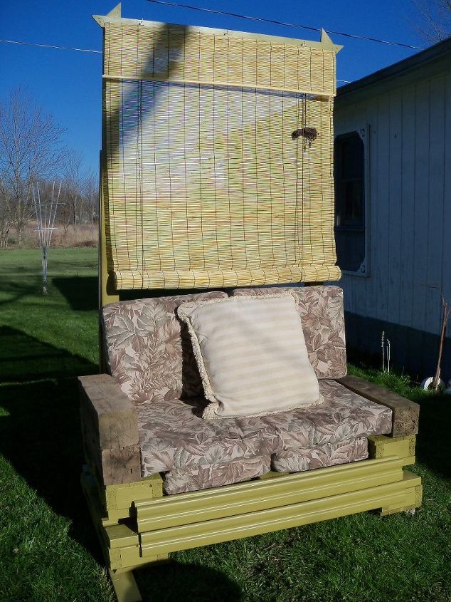 the outdoor seat i made to go with the super nice cushions found thrown out not a, doors, outdoor furniture, outdoor living, painted furniture, pallet, the finished seat
