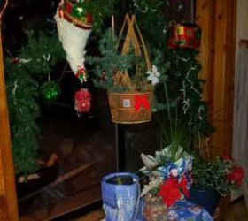 christmas decor and houseplants, christmas decorations, gardening, seasonal holiday decor, Window display