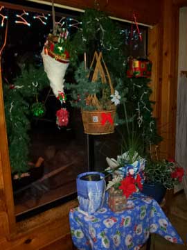 christmas decor and houseplants, christmas decorations, gardening, seasonal holiday decor, Window display