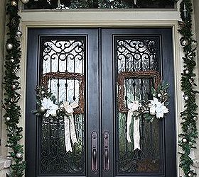 christmas porch and front door garland diy, christmas decorations, curb appeal, doors, porches, seasonal holiday decor