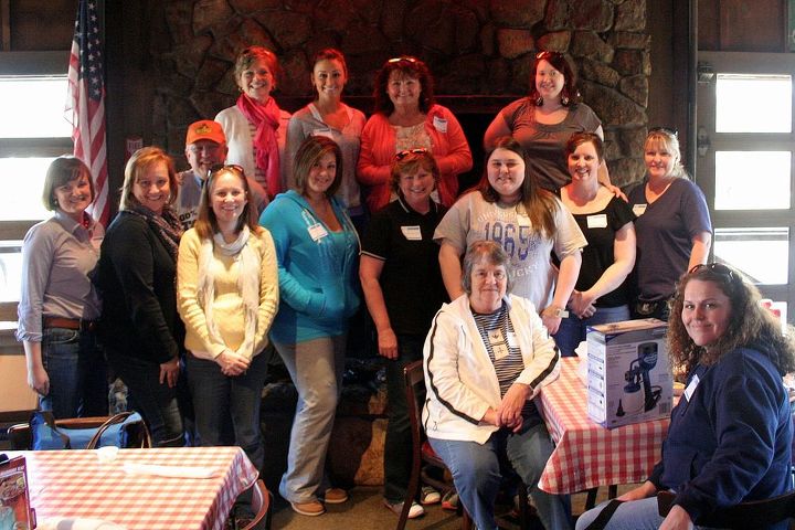 my repurposed life s hometalk meetup, This is our group of thrifters at lunch