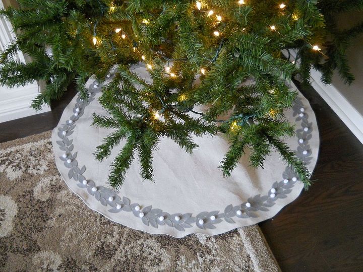 christmas tree skirt tutorial, christmas decorations, seasonal holiday decor