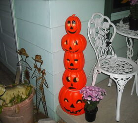 my halloween decorating so far, curb appeal, flowers, halloween decorations, seasonal holiday decor, On porch before rearranging