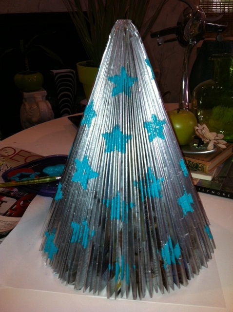 Old Magazines Turned Into Christmas Trees Using Simple