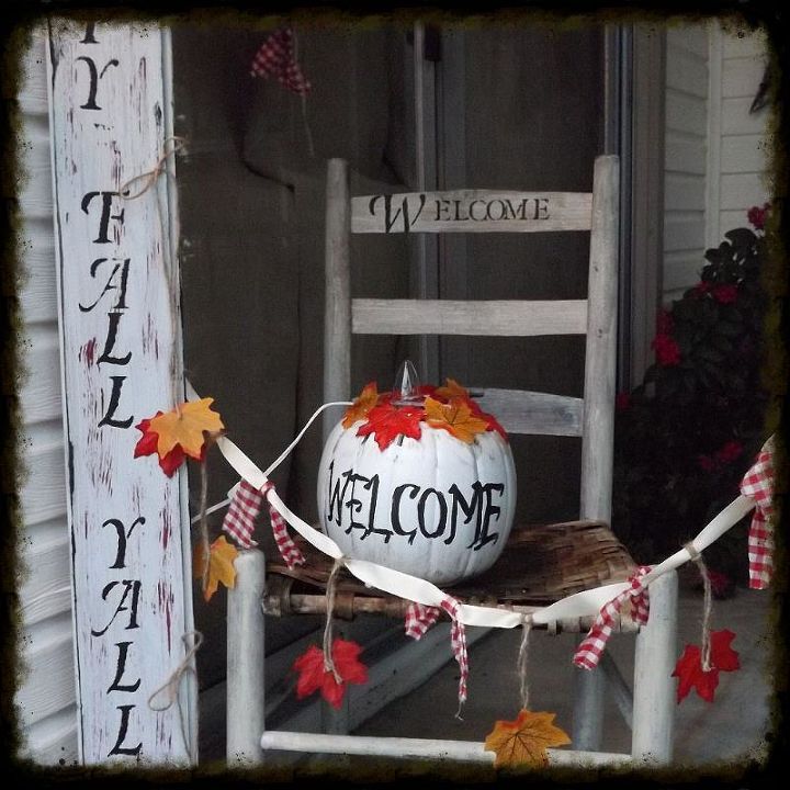 i have crafted some fun d cor for my front porch come take a look, curb appeal, repurposing upcycling, seasonal holiday decor, wreaths, Just a bit of fall love to kick off the season