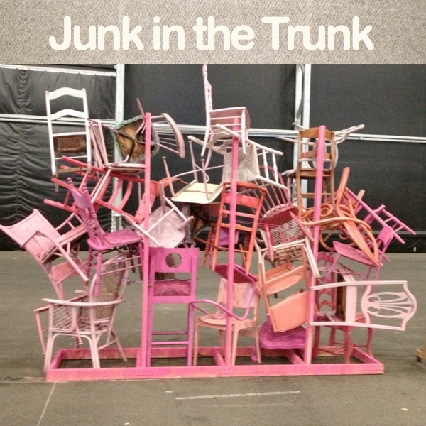 loving me some junk in the trunk, The entrance wall