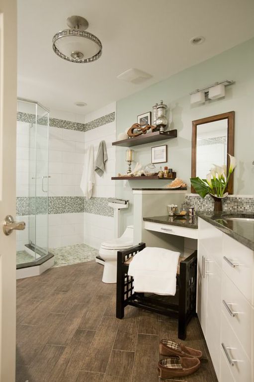 banheiro mestre de inspirao costeira com spa, Desenhado por Nicole Rice