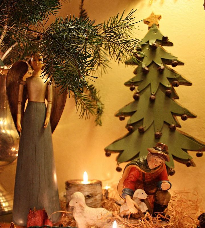 christmas decor, christmas decorations, fireplaces mantels, seasonal holiday decor