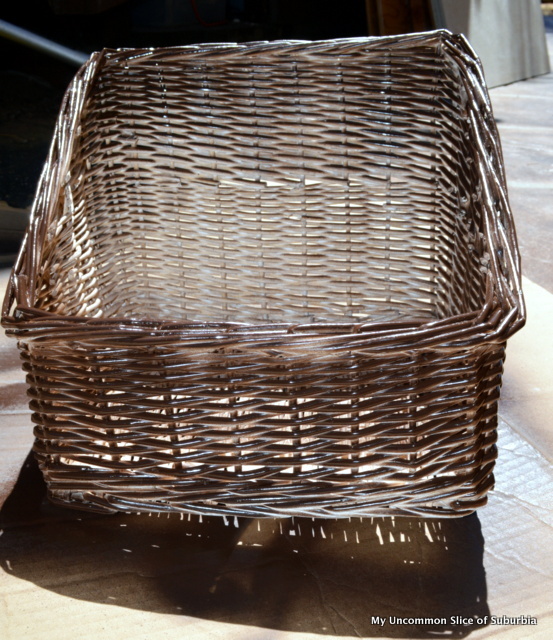 transforme uma cesta velha em uma cesta cheia de suculentas