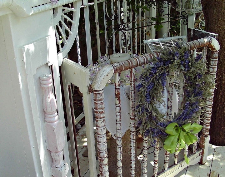 chimenea de jardn, La pantalla de la chimenea est hecha con el cabecero de una cuna de beb y 2 marcos de persiana