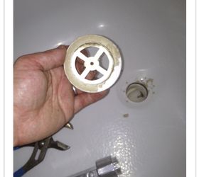 how to fix a bathtub leak for under 20, bathroom ideas, home maintenance repairs, how to, plumbing, Drain flange missing plumbers putty