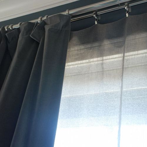 cortinas de terciopelo vintage en el dormitorio principal