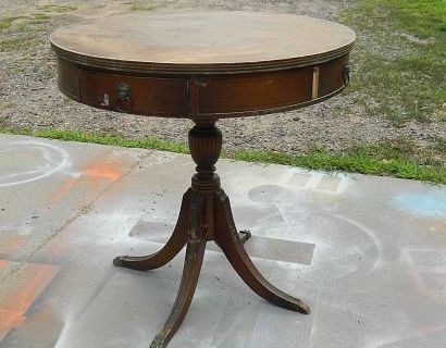 rub n buff table with diy compass rose, painted furniture, The before table was in sad repair the wood badly damaged and missing pieces