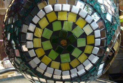 bola de observacion de mosaico, Detalle del primer plano