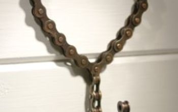 Heart-shaped bike chain hook