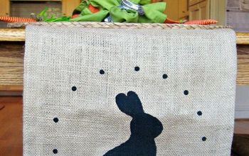 How to Make a Stenciled Burlap table Runner #Itching4Spring
