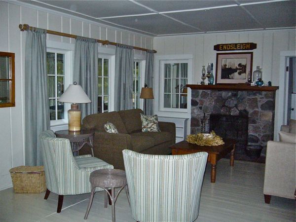 una casa de campo de la tercera generacion de la familia antes y despues, sala de estar de la casa de campo despu s la luz y la relajaci n