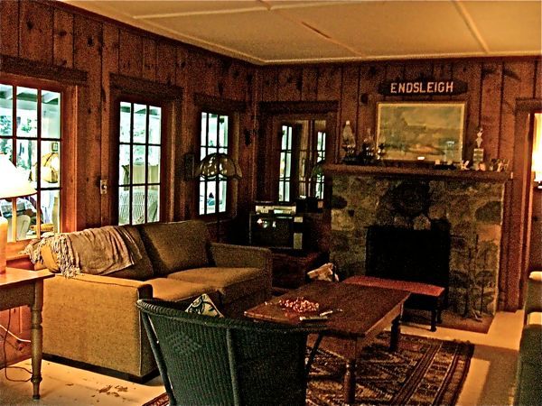una casa de campo de la tercera generacin de la familia antes y despus, sala de estar de la casa de campo antes oscuro y anticuado