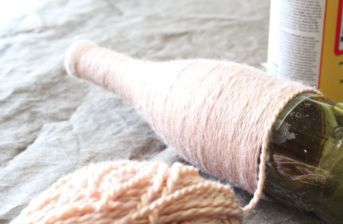 yarn wrapped bottle for wedding decor, crafts