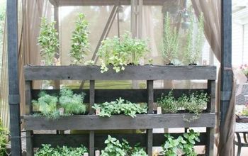 Free-standing Pallet Herb Garden Means Fresh Herbs Near the Kitchen!