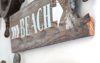 Cartel de playa de bricolaje con madera recuperada