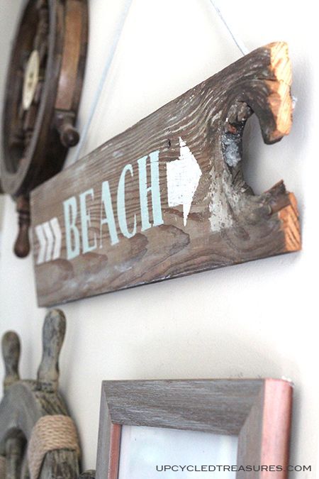 cartel de playa de bricolaje con madera recuperada