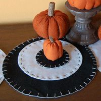 modern penny rug table runner, crafts, halloween decorations, seasonal holiday decor, Penny Rug Detail