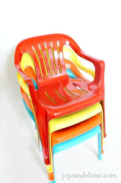 bring new life to your old plastic chairs with krylon spray paint, painted furniture