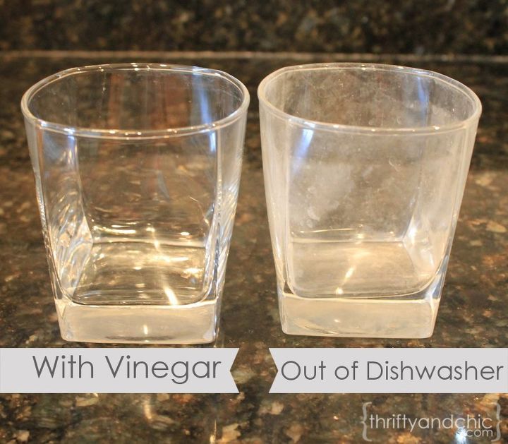 limpiar las manchas de agua dura con vinagre, vaso con y sin limpiar con vinagre