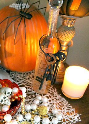do one thing that scares you this halloween, crafts, halloween decorations, seasonal holiday decor, The devil is in the details of this Scary Halloween Vignette